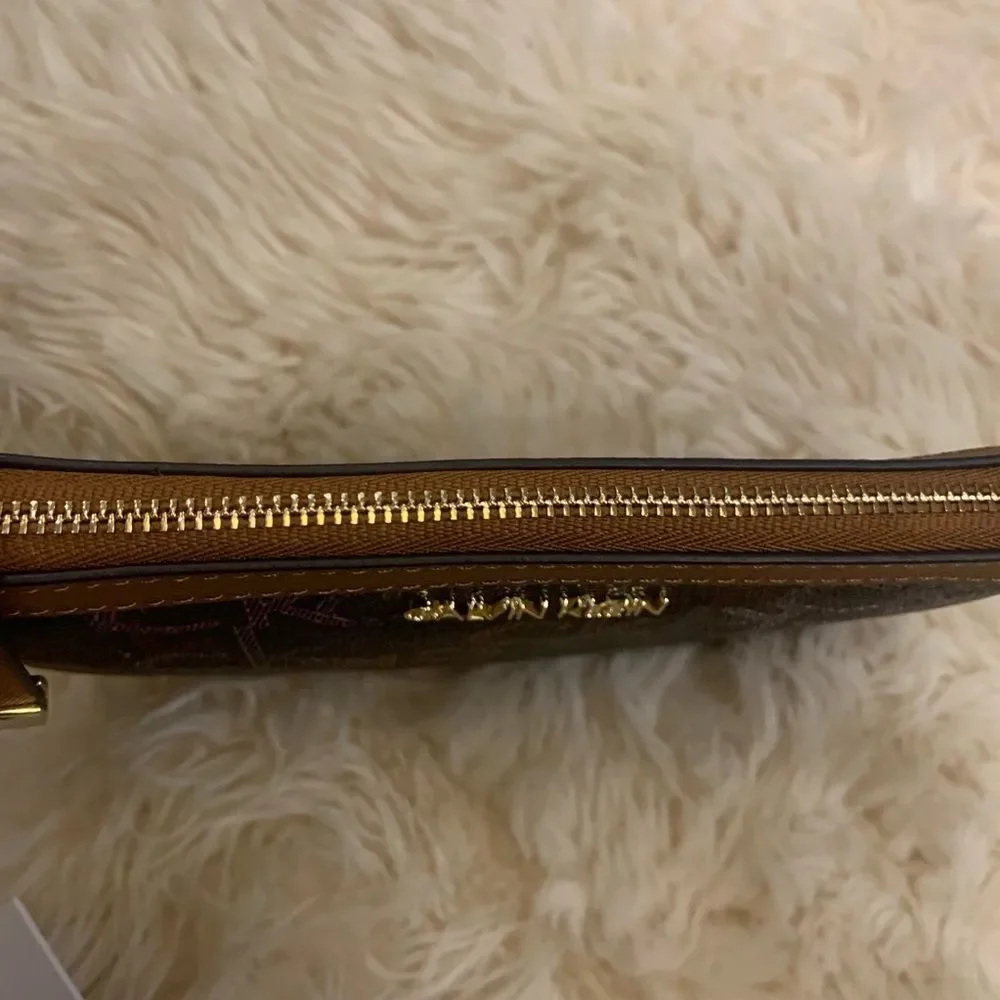 𝅺Calvin Klein Wristlet NWT